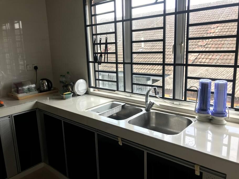 Terrace House Near Stulang Laut Ciq Midvalley Ksl For 7Pax Τζόχορ Μπάχρου Εξωτερικό φωτογραφία