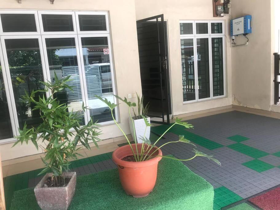Terrace House Near Stulang Laut Ciq Midvalley Ksl For 7Pax Τζόχορ Μπάχρου Εξωτερικό φωτογραφία