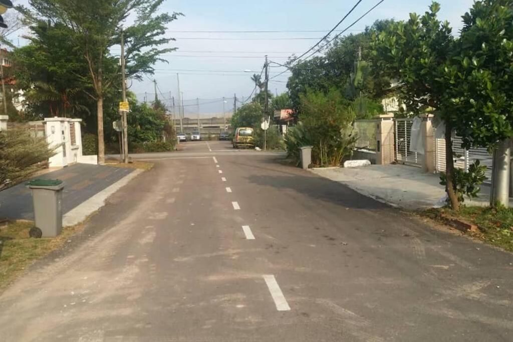 Terrace House Near Stulang Laut Ciq Midvalley Ksl For 7Pax Τζόχορ Μπάχρου Εξωτερικό φωτογραφία