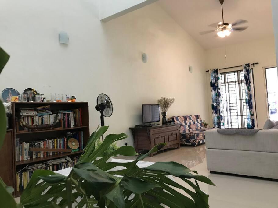 Terrace House Near Stulang Laut Ciq Midvalley Ksl For 7Pax Τζόχορ Μπάχρου Εξωτερικό φωτογραφία