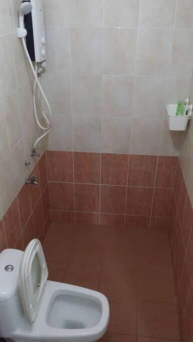 Terrace House Near Stulang Laut Ciq Midvalley Ksl For 7Pax Τζόχορ Μπάχρου Εξωτερικό φωτογραφία
