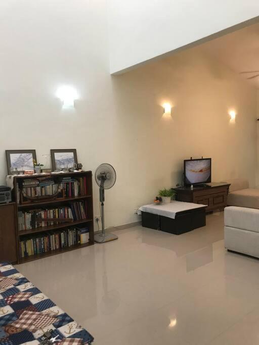 Terrace House Near Stulang Laut Ciq Midvalley Ksl For 7Pax Τζόχορ Μπάχρου Εξωτερικό φωτογραφία