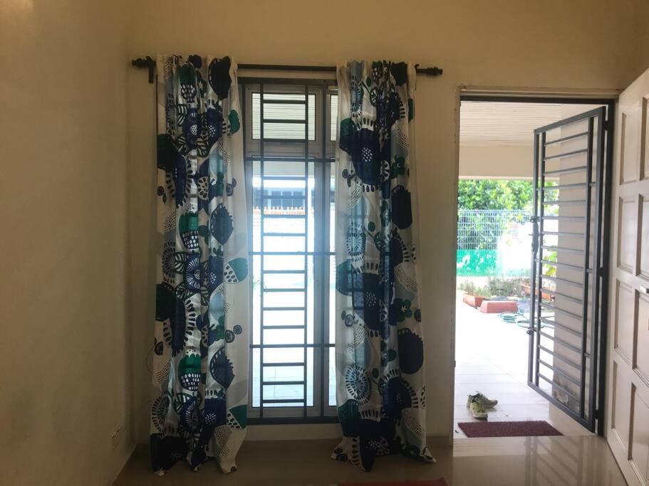 Terrace House Near Stulang Laut Ciq Midvalley Ksl For 7Pax Τζόχορ Μπάχρου Εξωτερικό φωτογραφία