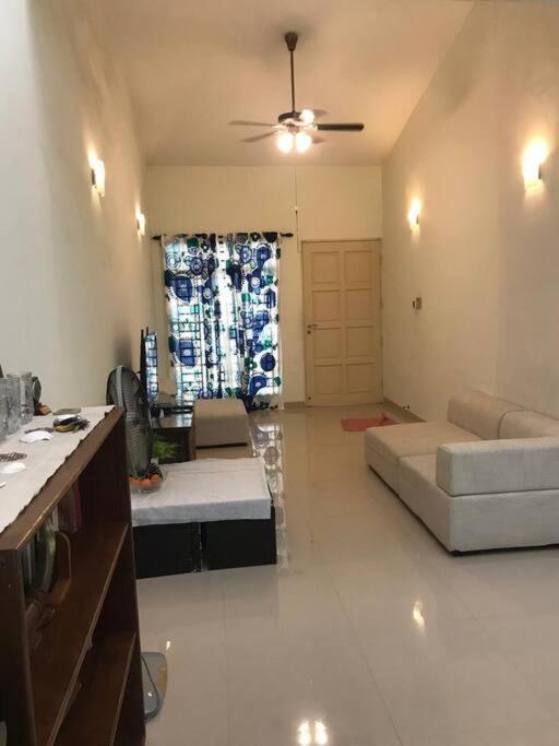 Terrace House Near Stulang Laut Ciq Midvalley Ksl For 7Pax Τζόχορ Μπάχρου Εξωτερικό φωτογραφία