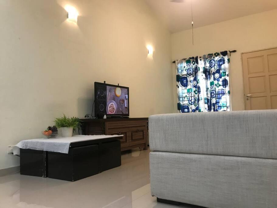 Terrace House Near Stulang Laut Ciq Midvalley Ksl For 7Pax Τζόχορ Μπάχρου Εξωτερικό φωτογραφία