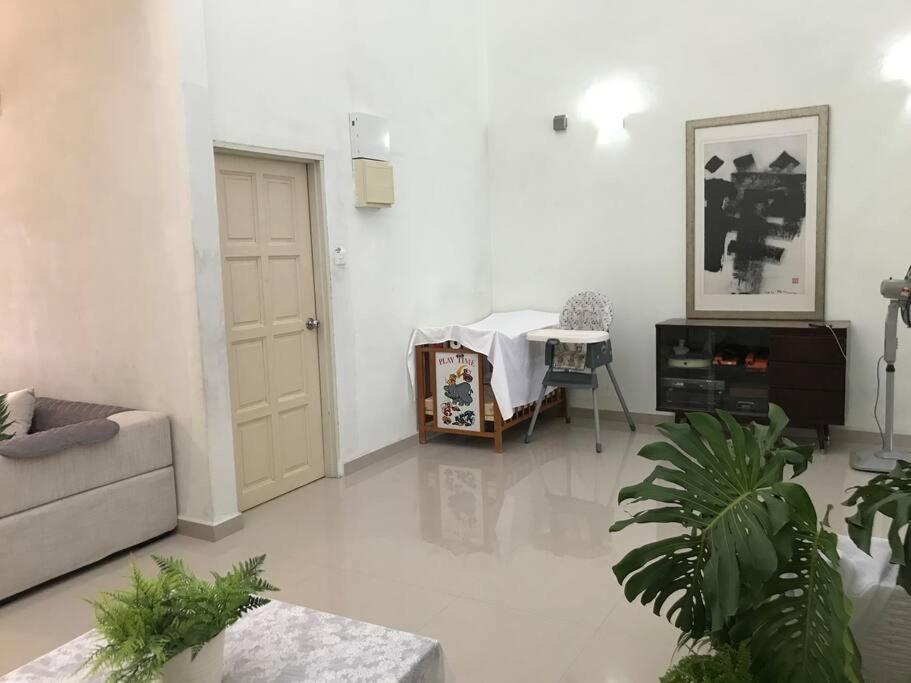 Terrace House Near Stulang Laut Ciq Midvalley Ksl For 7Pax Τζόχορ Μπάχρου Εξωτερικό φωτογραφία